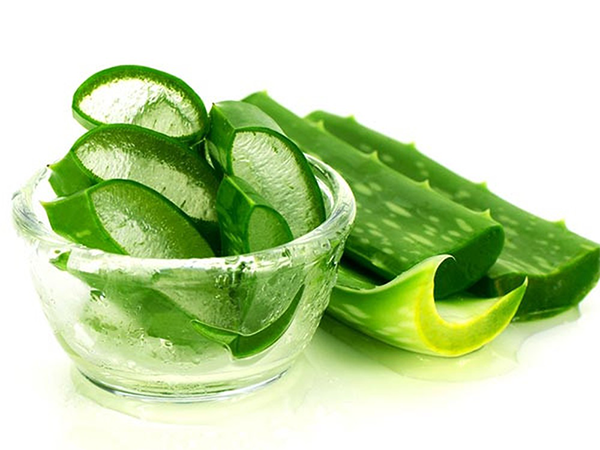 Cách làm mặt nạ lột nhẹ tinh chất nha đam nhanh chóng