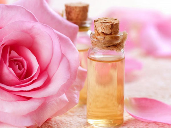 Gợi ý 2 cách tự làm nước hoa hồng dưỡng da an toàn tiết kiệm