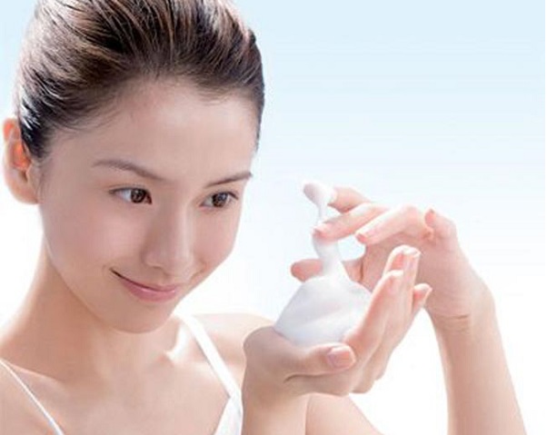 Dùng sữa tắm rửa mặt có sao không?