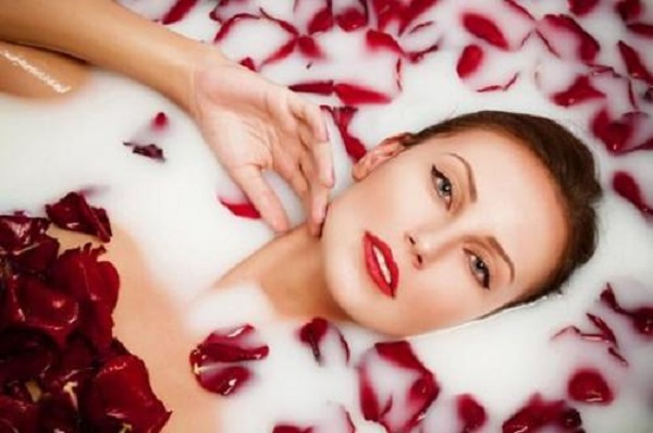 Có nên dùng sữa tắm trắng da không