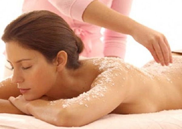 Có nên sử dụng sữa tắm tẩy tế bào chết thường xuyên