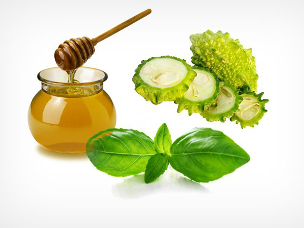 Làm mặt nạ khổ qua trị mụn ẩn chăm sóc da tại nhà