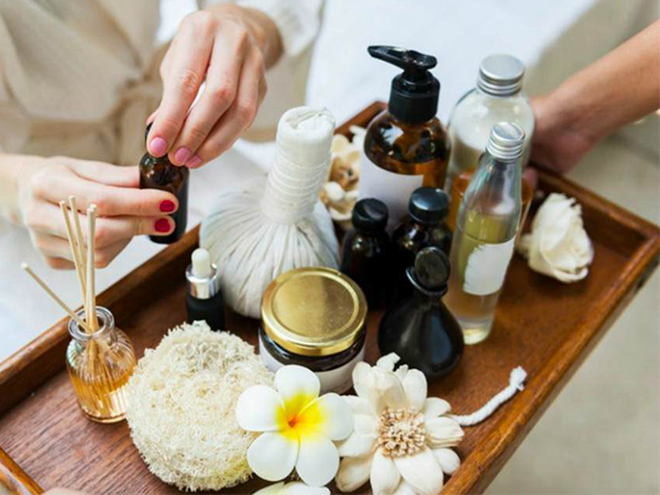 Tác động của nước hoa hồng trong việc chăm sóc da nhờn