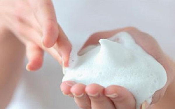 Cách dùng dung dịch vệ sinh phụ nữ cho người bị viêm