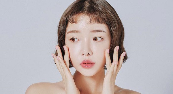 Có nên dùng sửa rửa mặt vào buổi sáng