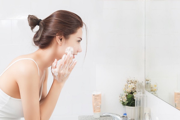 Công dụng của sữa rửa mặt kiêm tẩy trang
