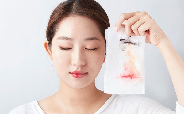 Công dụng của sữa rửa mặt thải độc