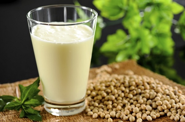 Tự làm sữa rửa mặt đậu nành trắng da hiệu quả
