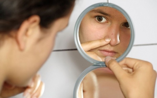 Tuyệt chiêu sử dụng sữa rửa mặt trị mụn đầu đen hiệu quả