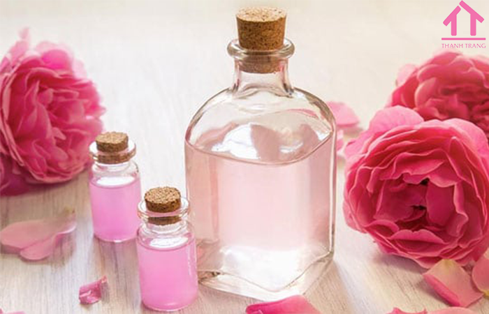 Nước hoa hồng là gì? Tại sao lại cần thiết trong chu trình chăm sóc da