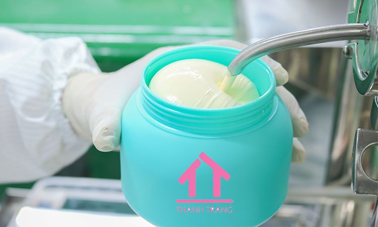 Gia công kem body yogurt với công thức dưỡng trắng da toàn thân